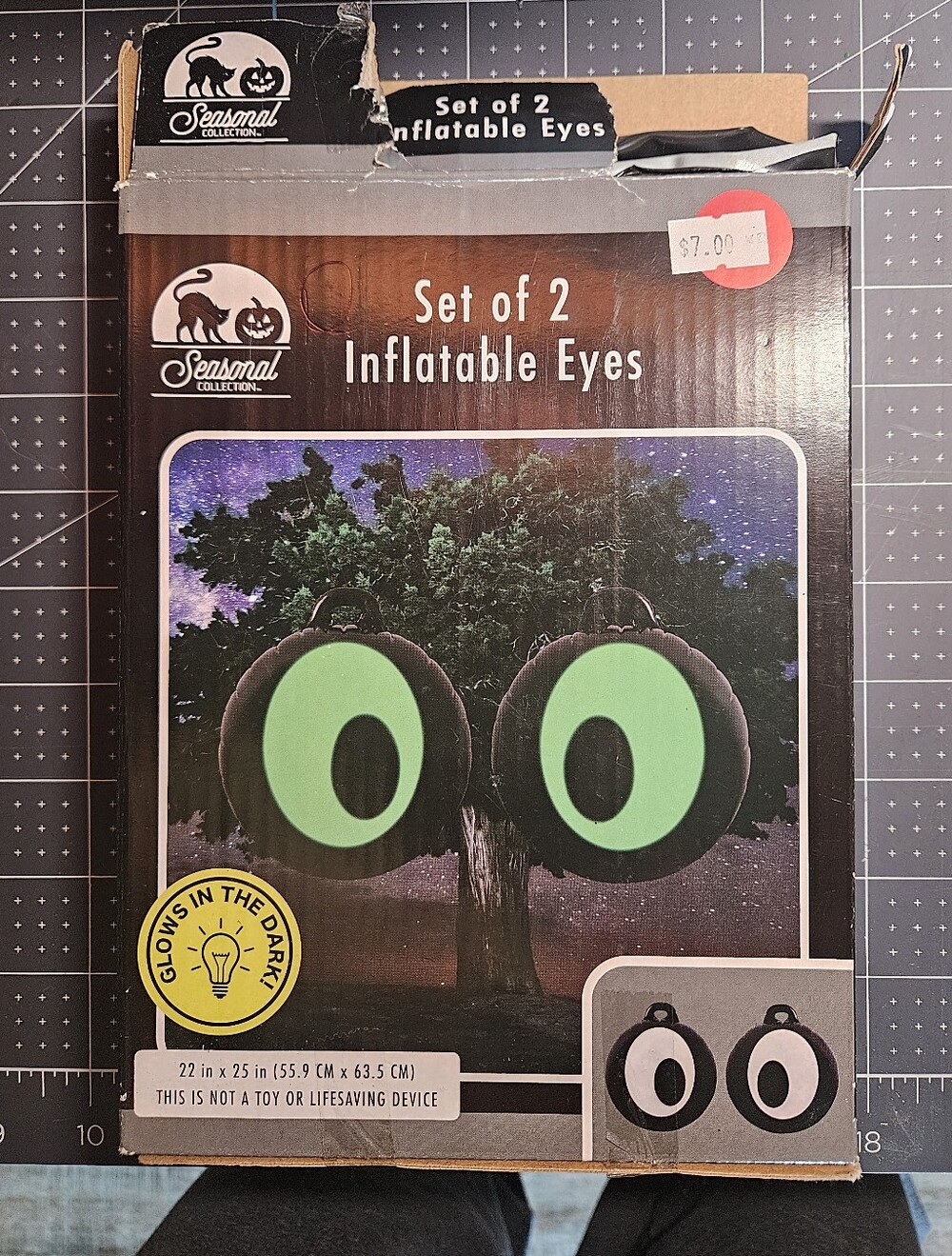Infaltable Glow In The Dark Eyes